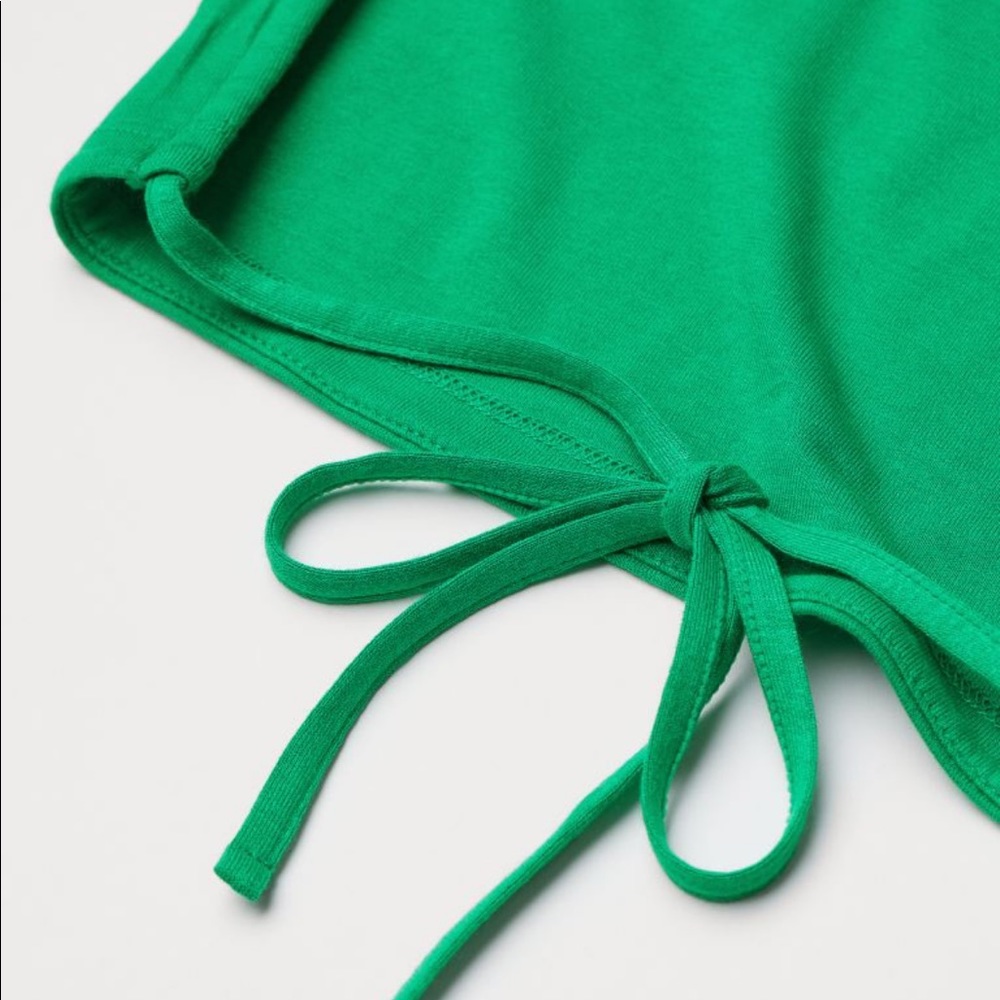 OPEN BACK TOP 💚 - Picture 2 of 2